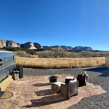 Hotel The Airstream 2 At East Zion In The Fields